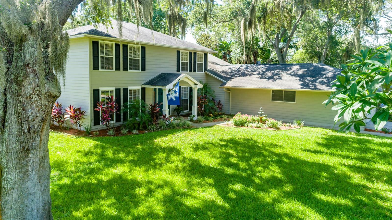 Property Photo:  1857 Castle Woods Drive  FL 33759 