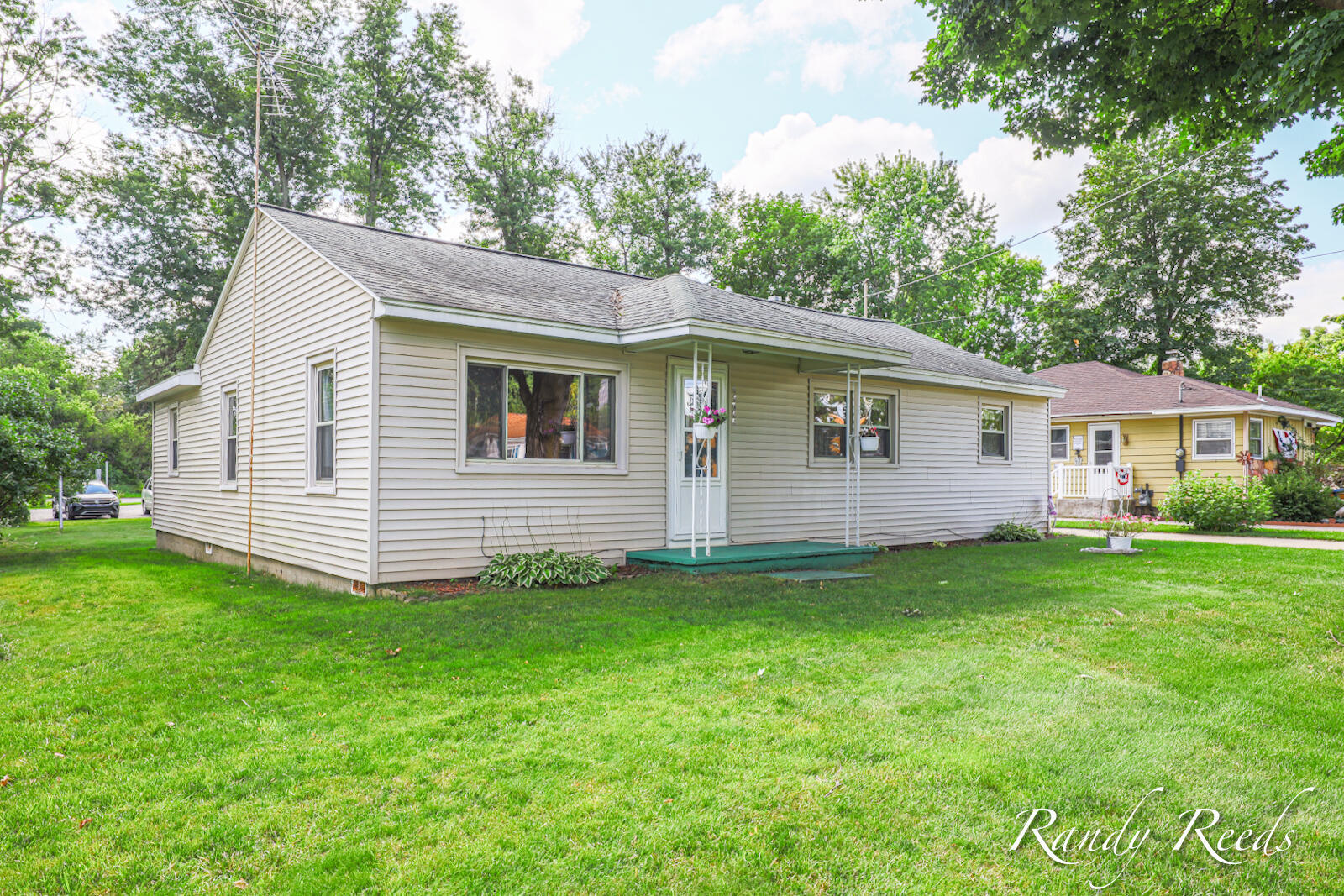 Property Photo: 14746 Main Street MI 49435