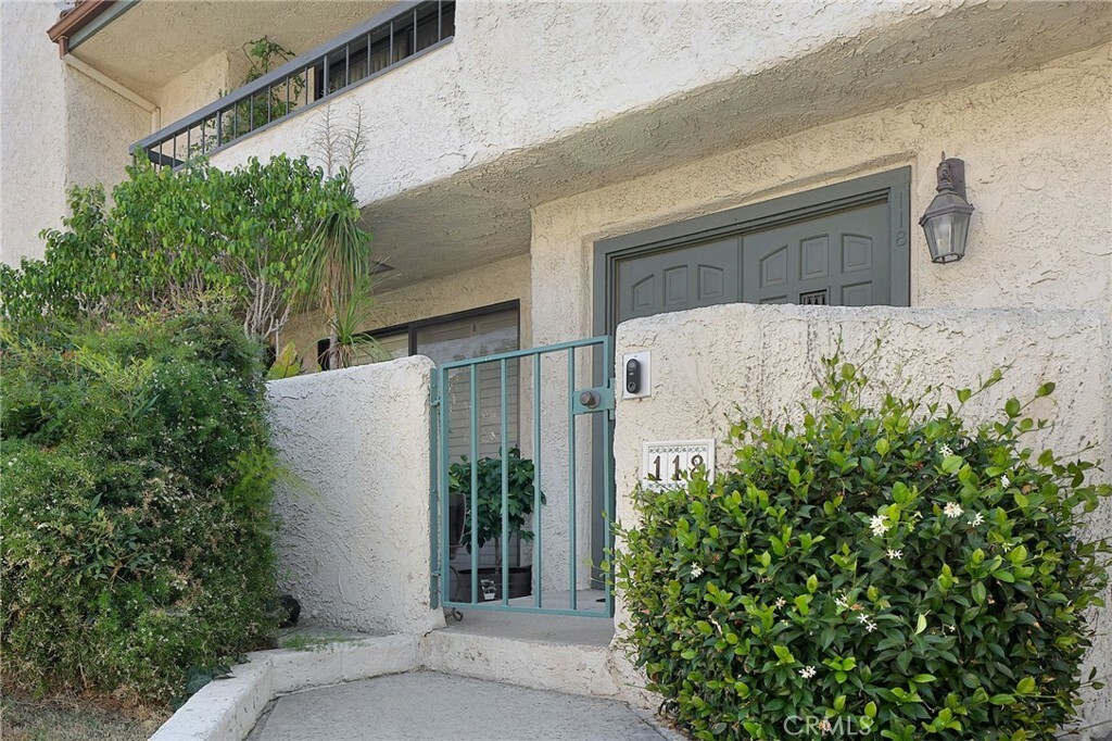 Property Photo:  5255 Zelzah Avenue 118  CA 91316 