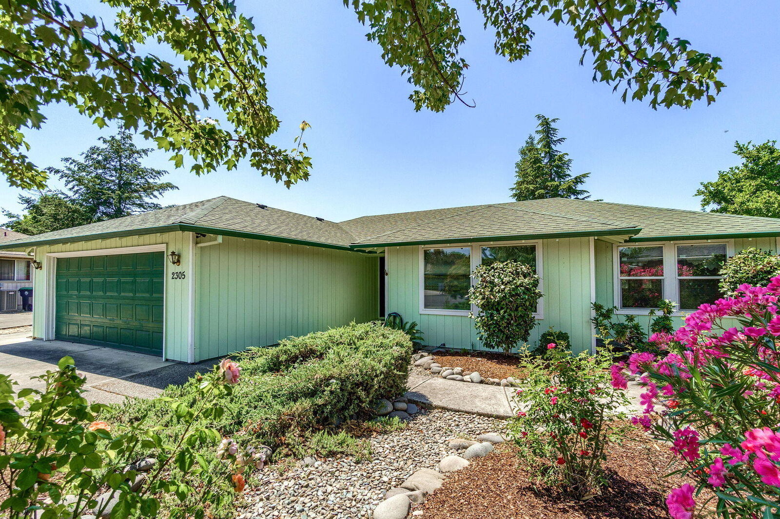 Property Photo:  2305 Coventry Circle  OR 97504 