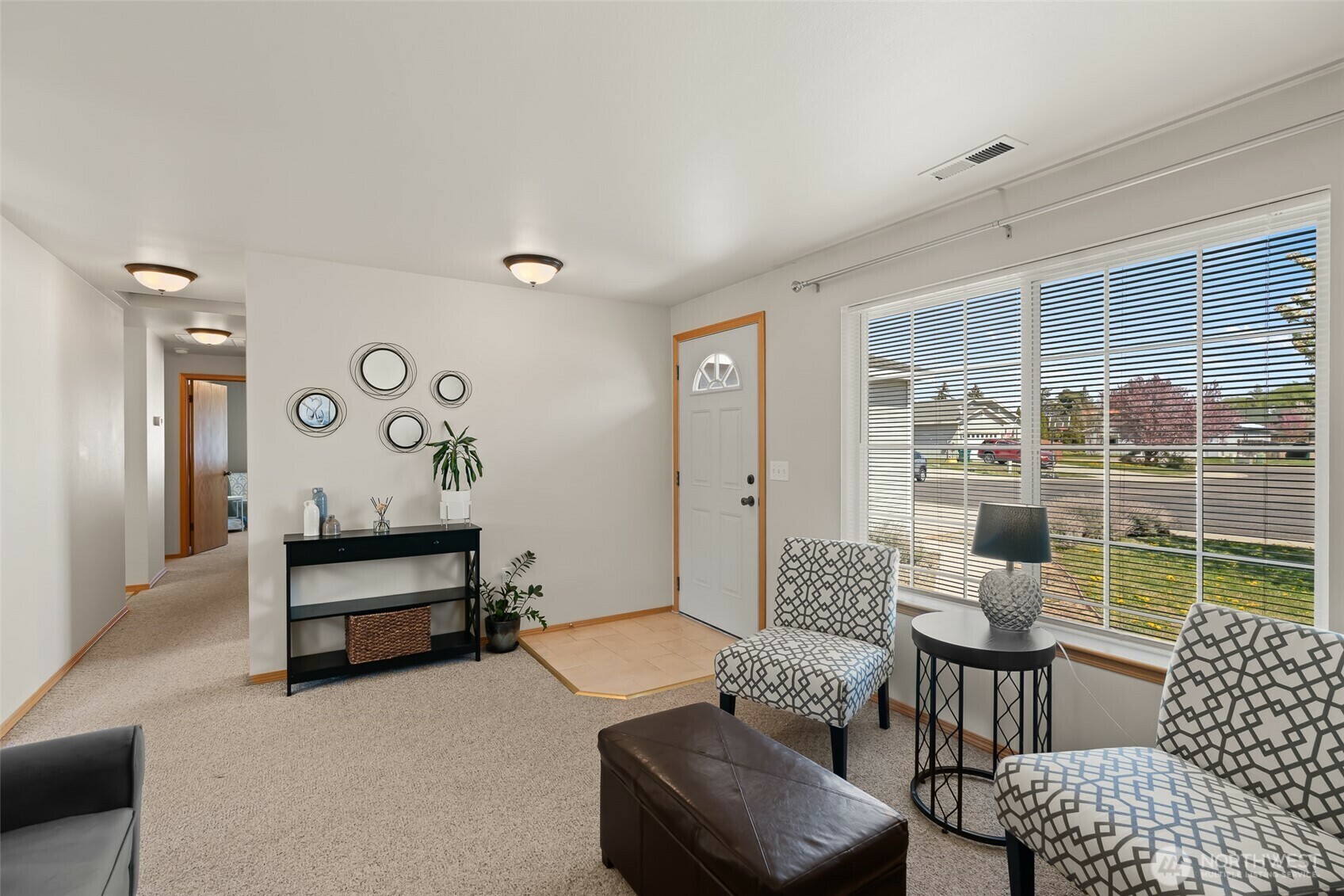 Property Photo: 106 E King Place WA 98926