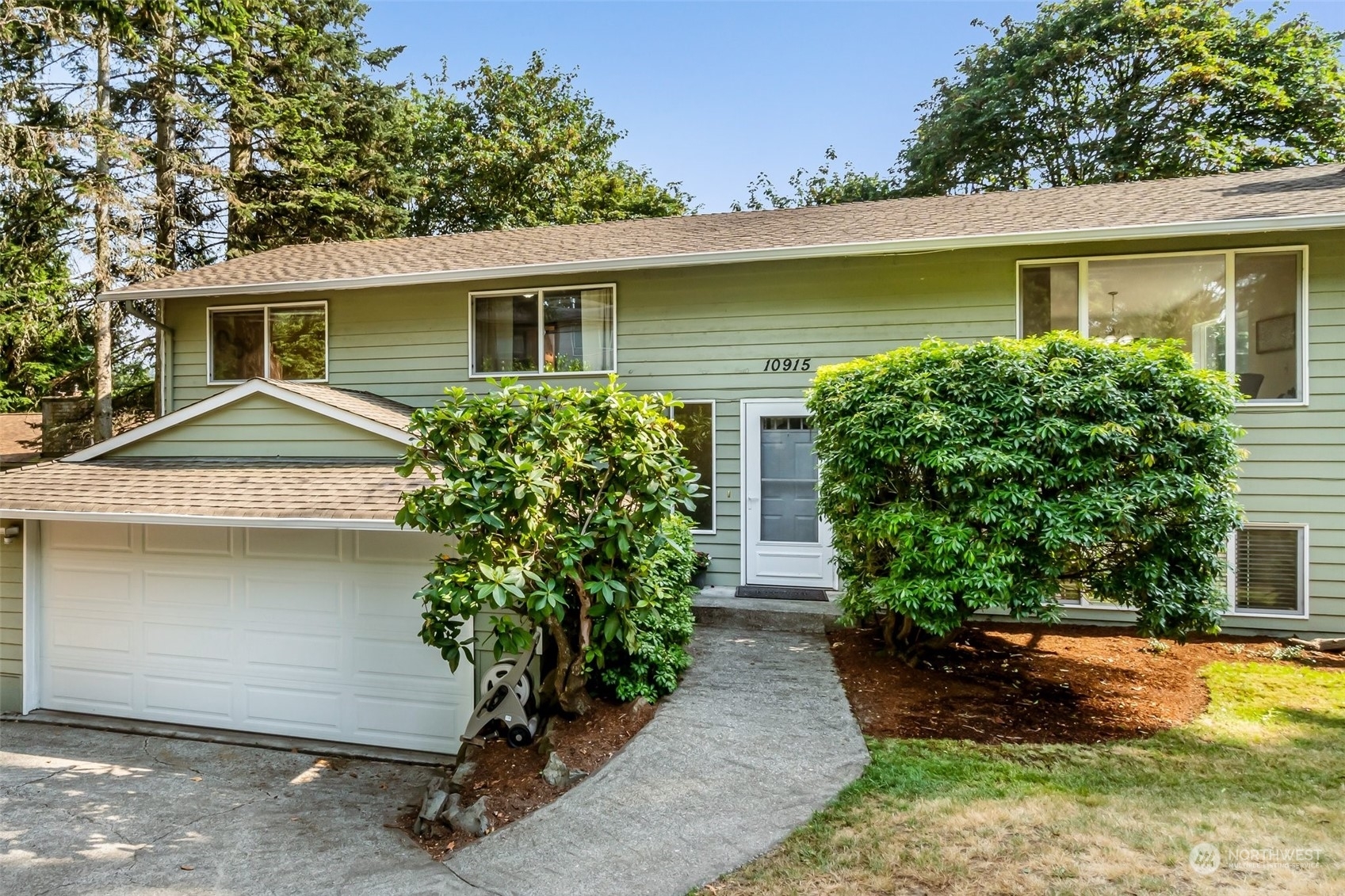 Property Photo:  10915 NE 112th Street  WA 98033 