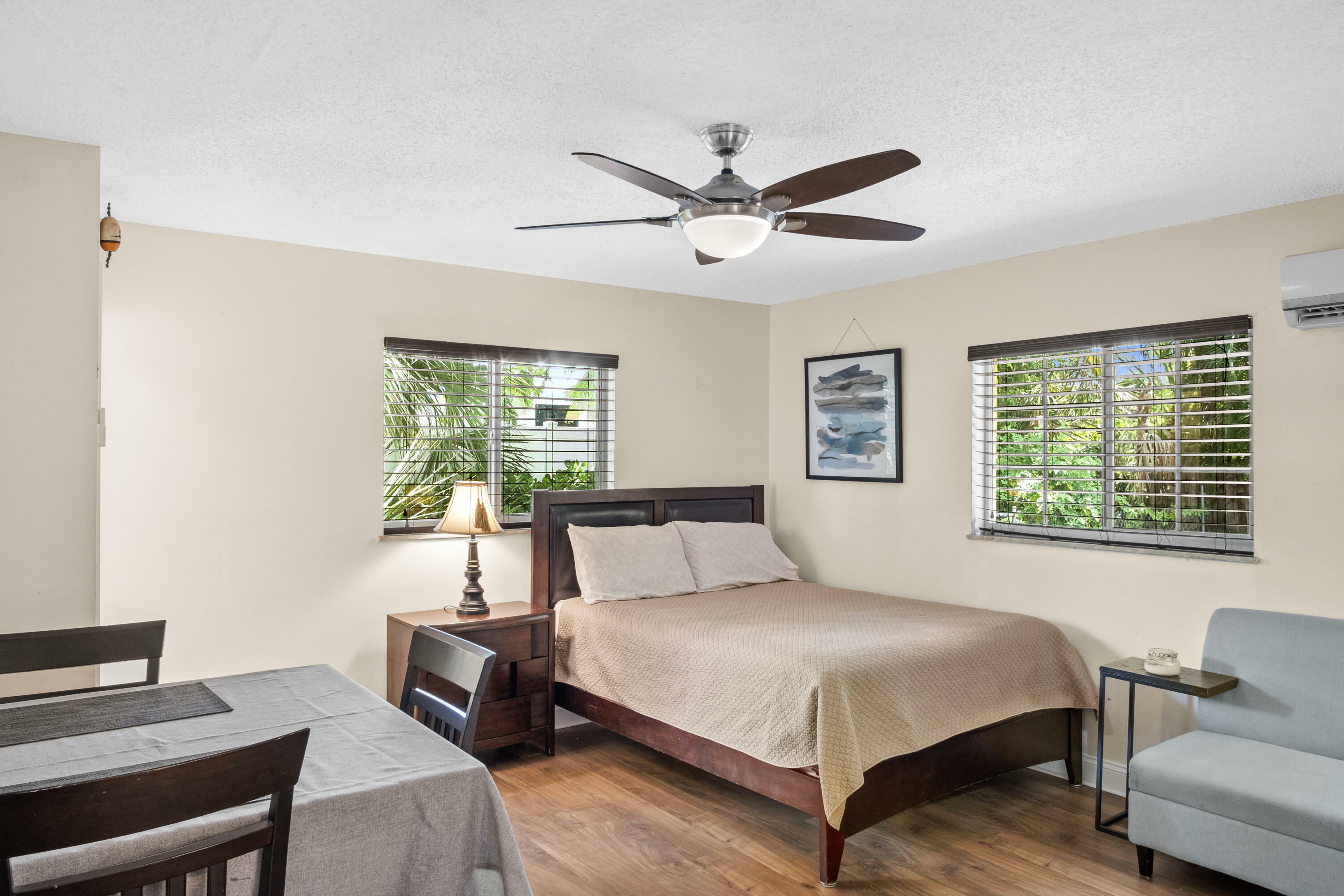 Property Photo:  803 NE 2nd Avenue Studio  FL 33444 