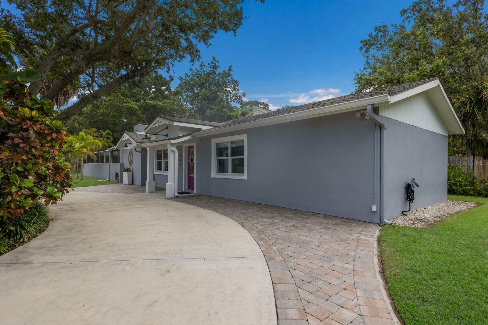 Property Photo:  844 Patterson Drive  FL 34234 