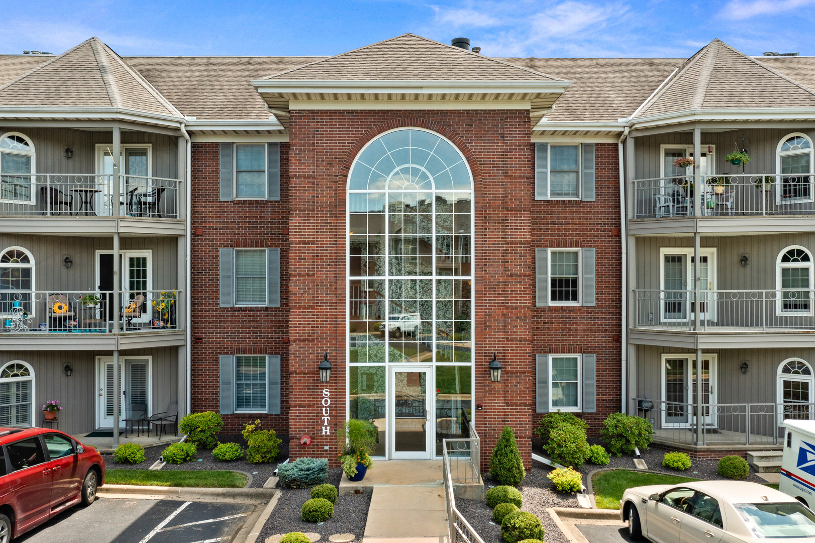 Property Photo: 5200 N Knoxville Avenue 206S IL 61614