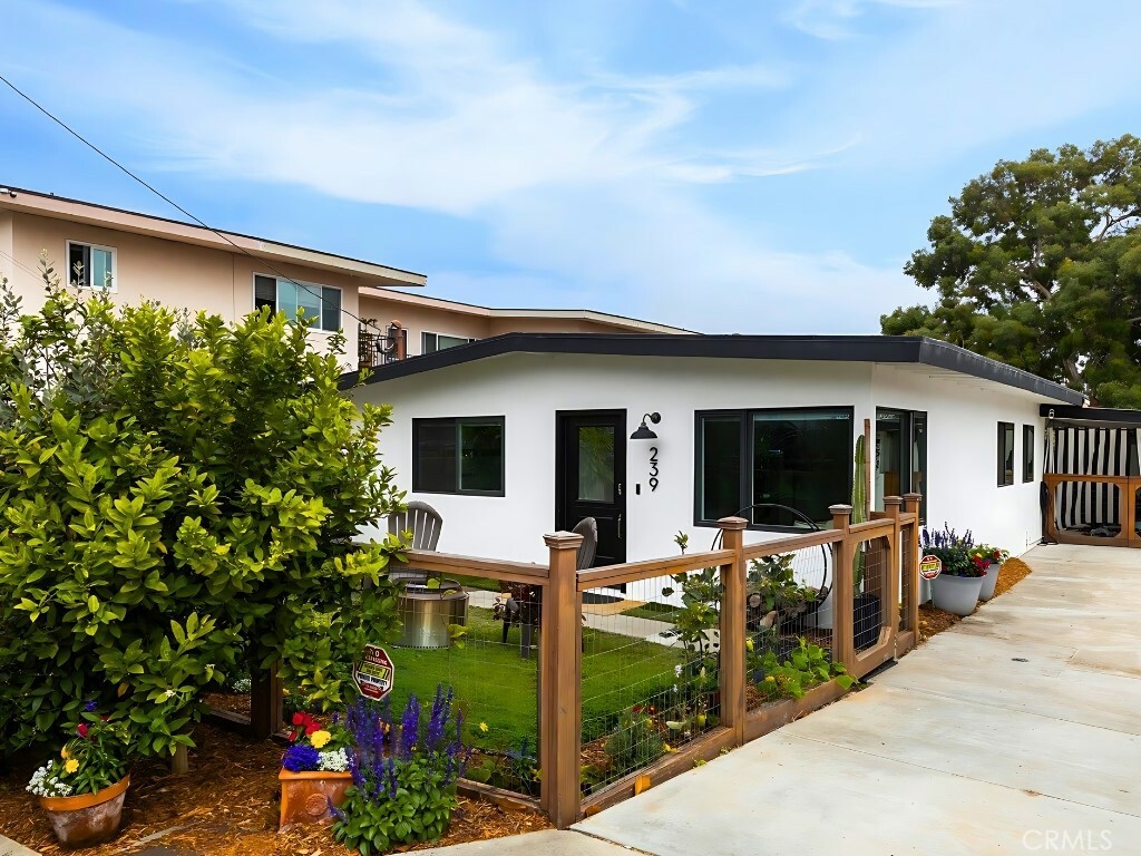 Property Photo:  239 Avenida Monterey  CA 92672 