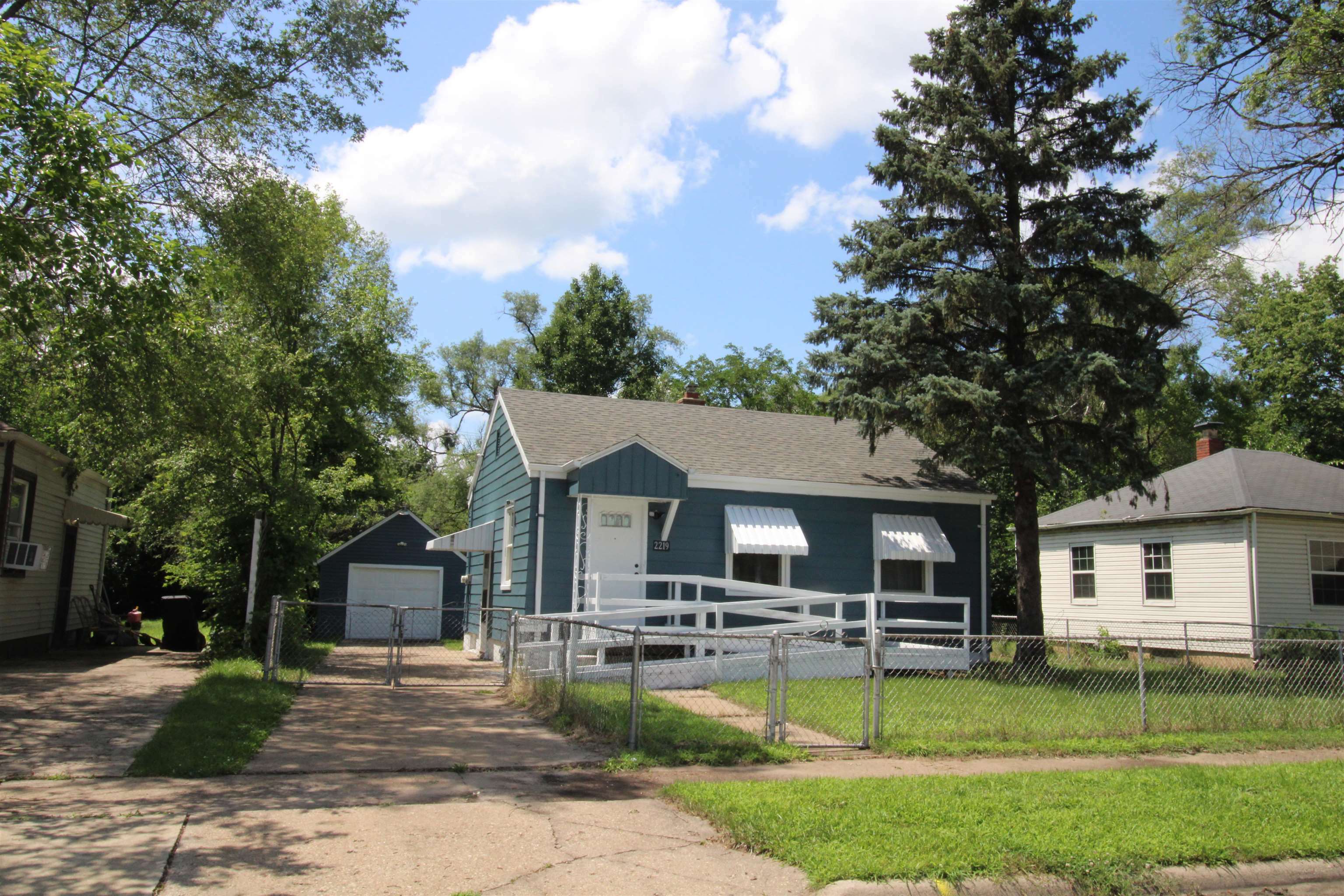 Property Photo:  2219 Magnolia Street  IL 61104 