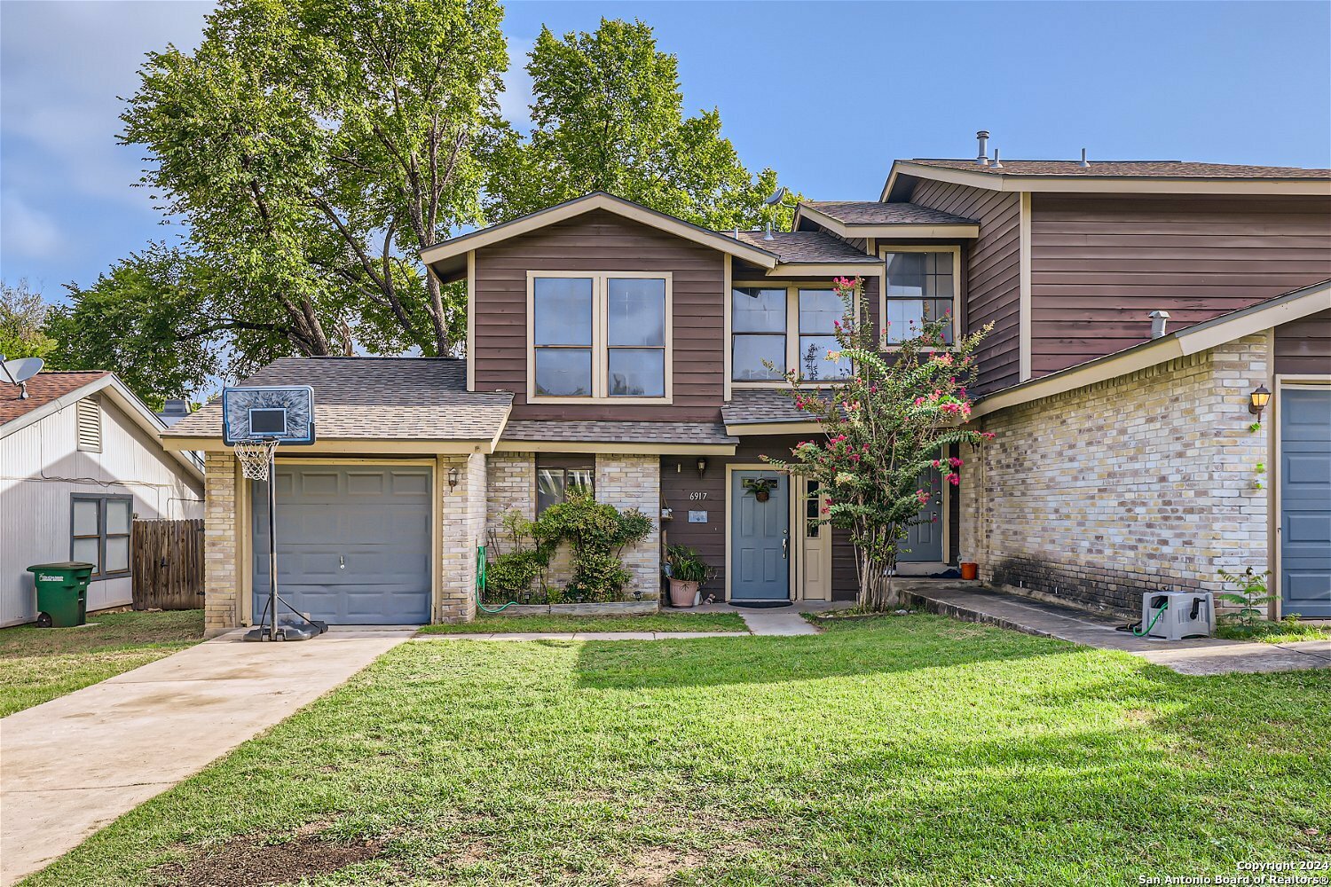 Property Photo:  6917 Wright Way  TX 78240 