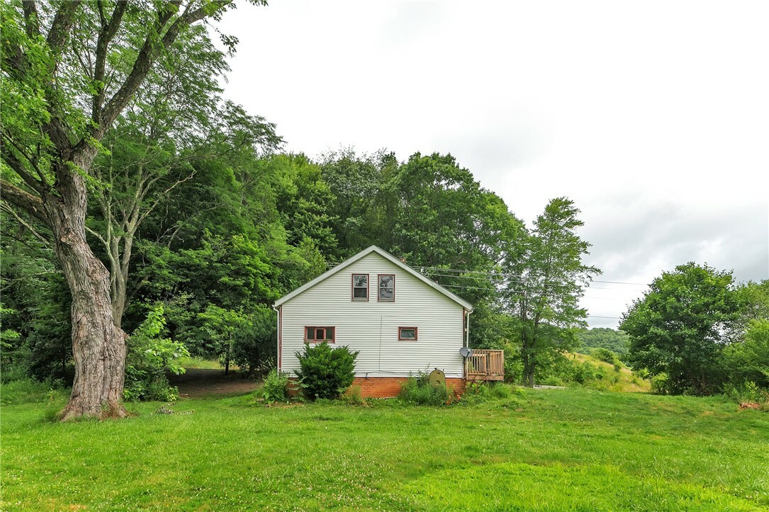 Property Photo:  2505 Parkwood Road  PA 15774 