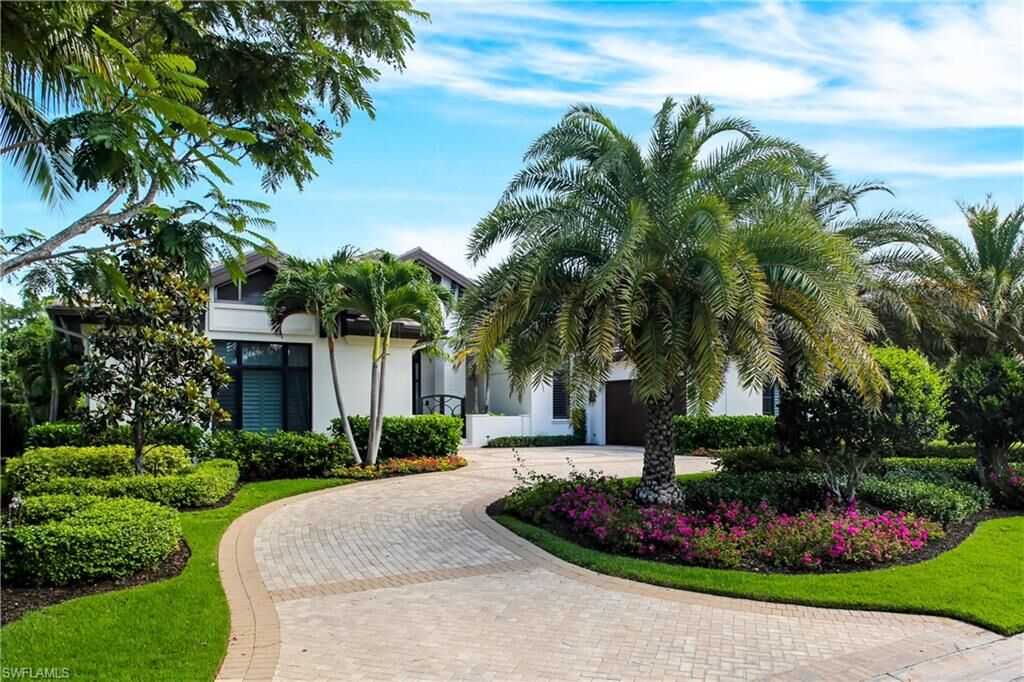 Property Photo: 595 Regatta Rd FL 34103
