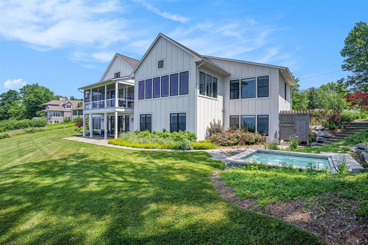 Property Photo:  464 Lakeshore Drive  MI 49090 