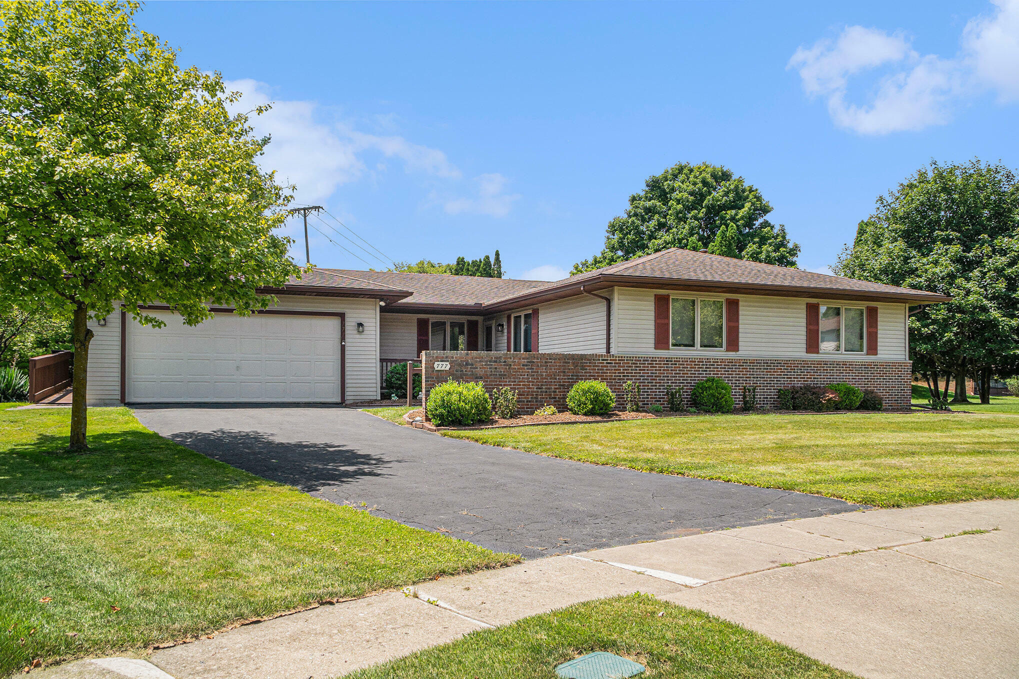 Property Photo:  777 Foxboro Court  MI 48176 