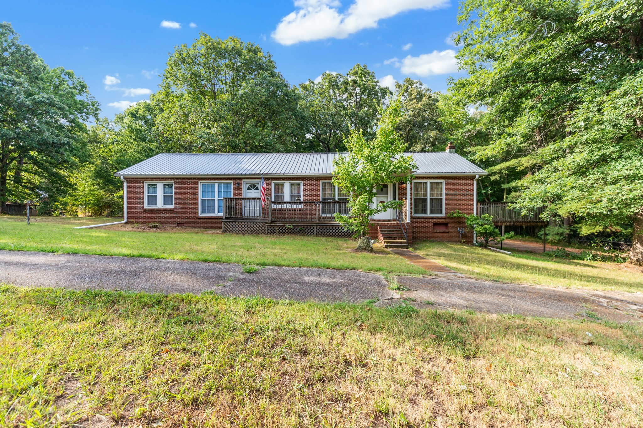 Property Photo:  5480 Highway 100  TN 37098 