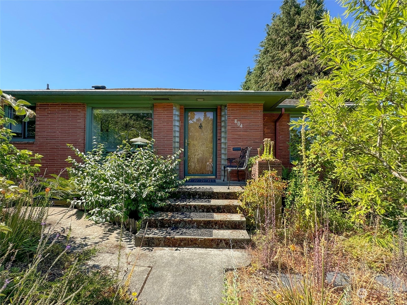 Property Photo:  804 E Tenth Street  WA 98362 