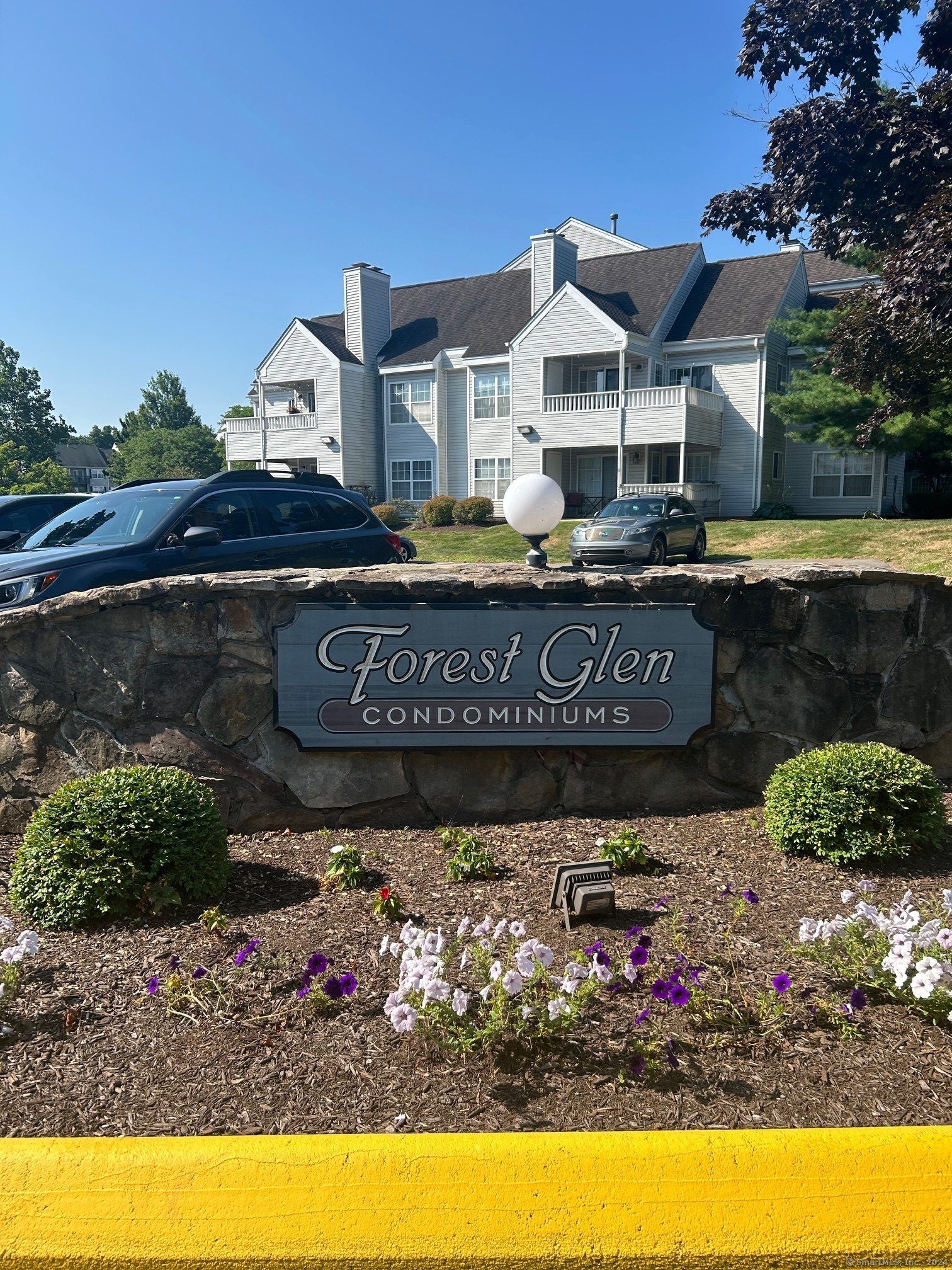 Property Photo:  1-20 Forest Glen Circle 1-20  CT 06457 