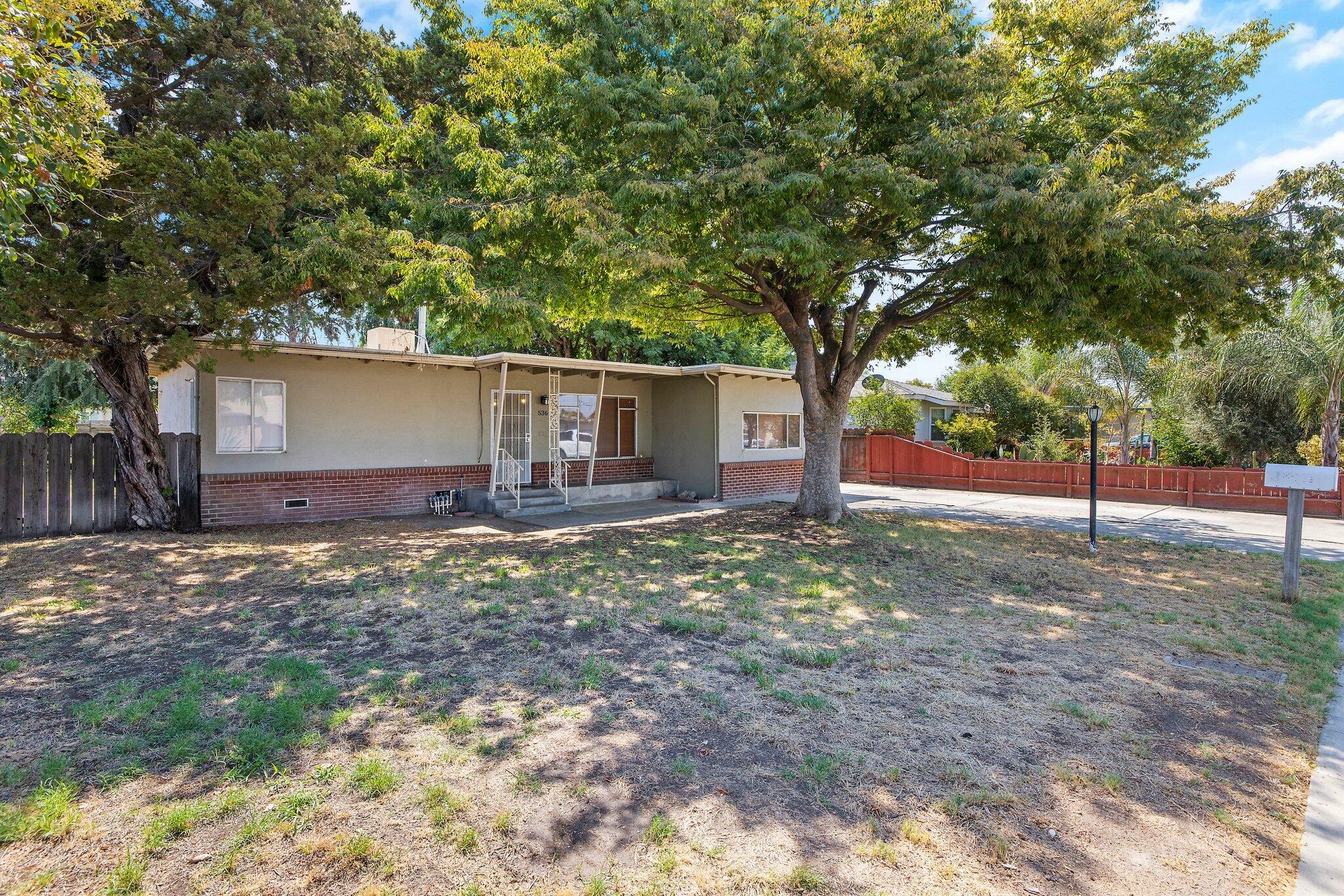 Property Photo:  536 N Beatrice Drive  CA 93274 