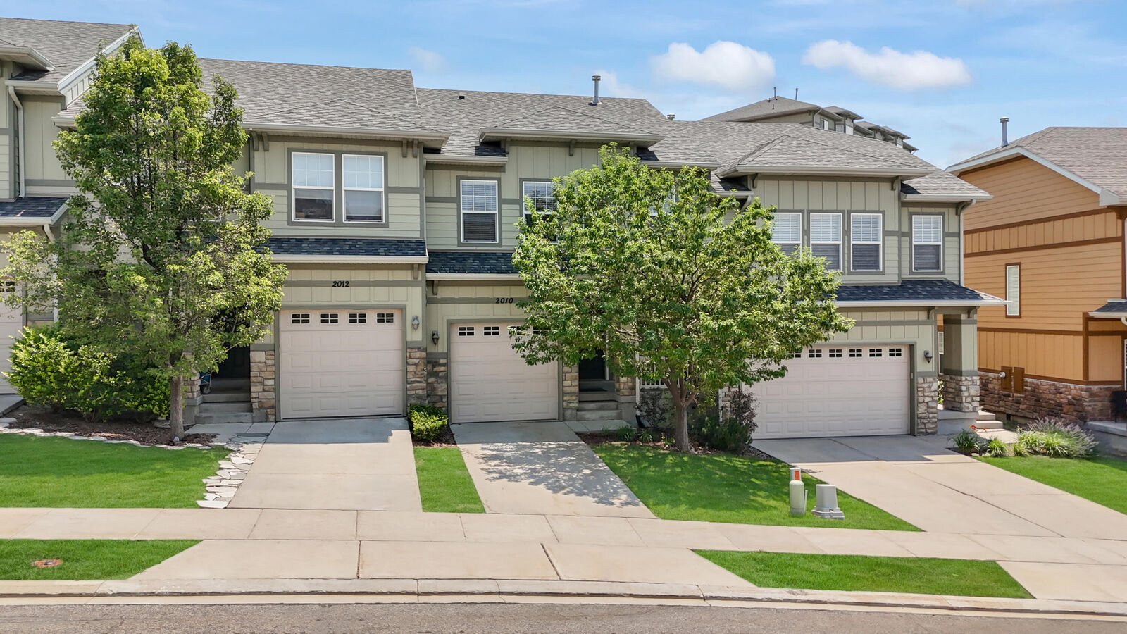 Property Photo: 2010 Stoneleigh Dr S UT 84020