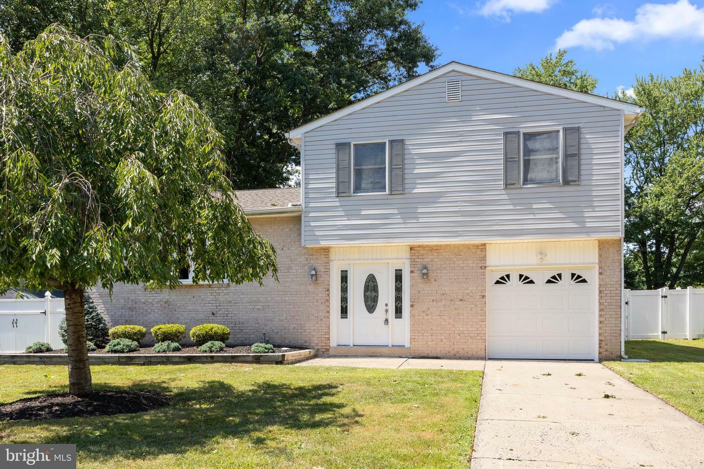 Property Photo:  1038 Clemens Court  PA 19020 