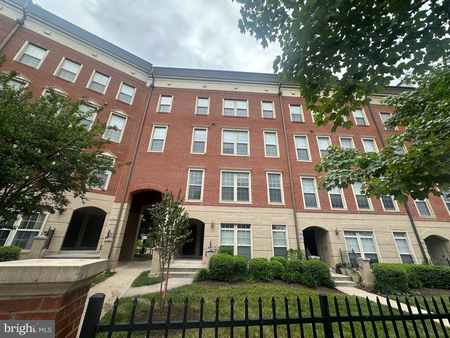 Property Photo:  7963 Crescent Park Drive  VA 20155 