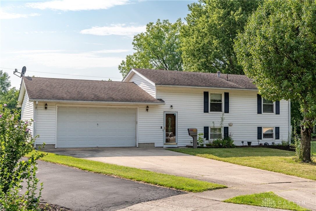 Property Photo: 31 Sunnybrook Court OH 45426