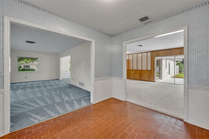Property Photo: 2201 Deloraine Trail FL 32751