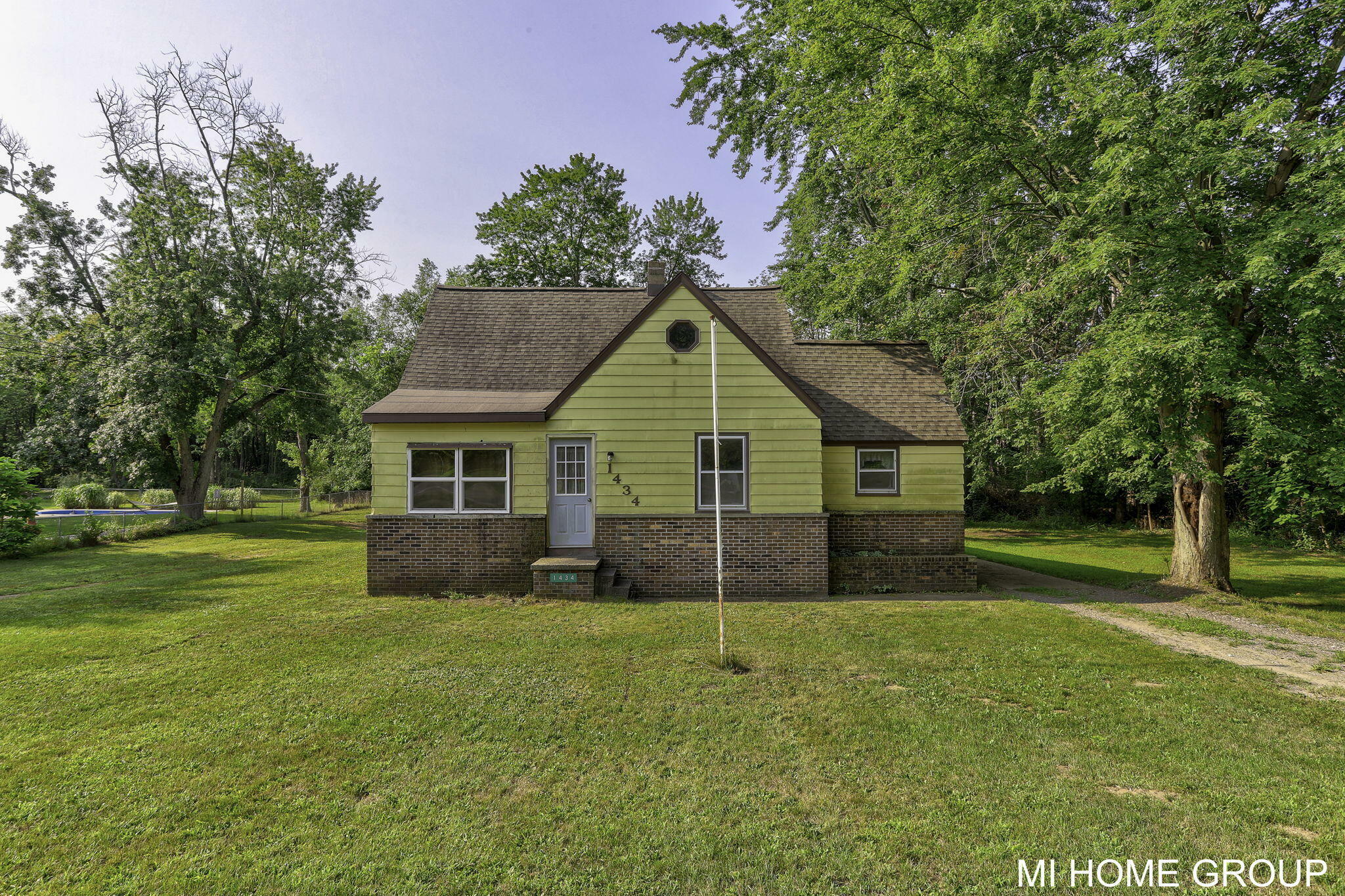 Property Photo: 1434 W Lakewood Boulevard MI 49424