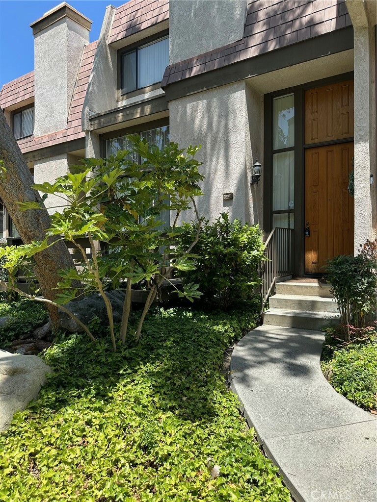 Property Photo:  9000 Vanalden Avenue 168  CA 91324 