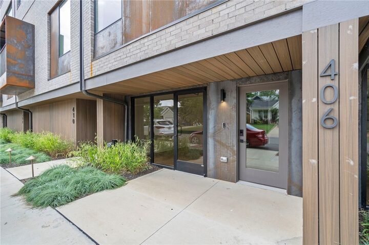 Property Photo: 406 SE G Street AR 72712