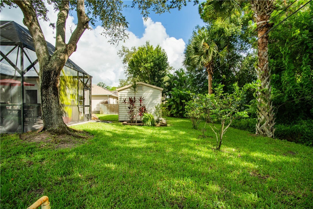 Property Photo:  537 Periwinkle Drive  FL 32958 