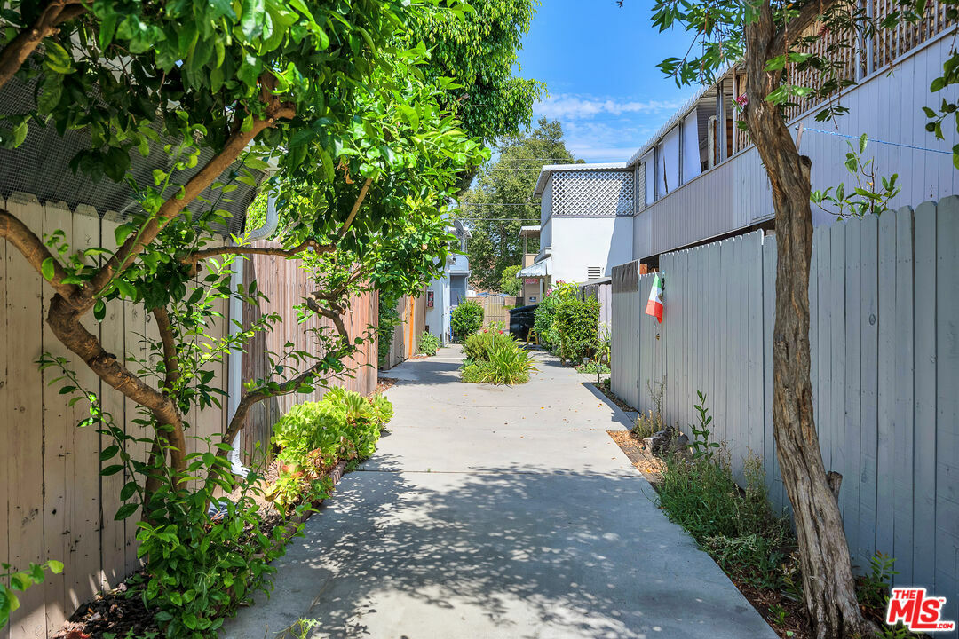 Property Photo:  6648   Wilkinson Ave 3  CA 91606 