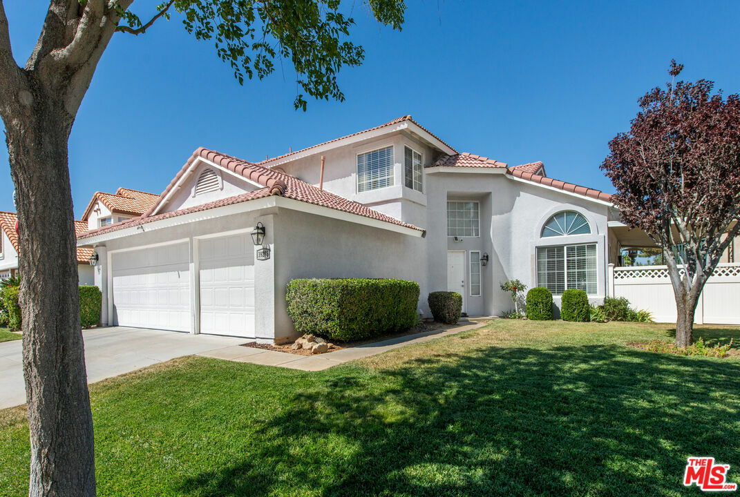 Property Photo:  39208   Beacon Ln  CA 93551 