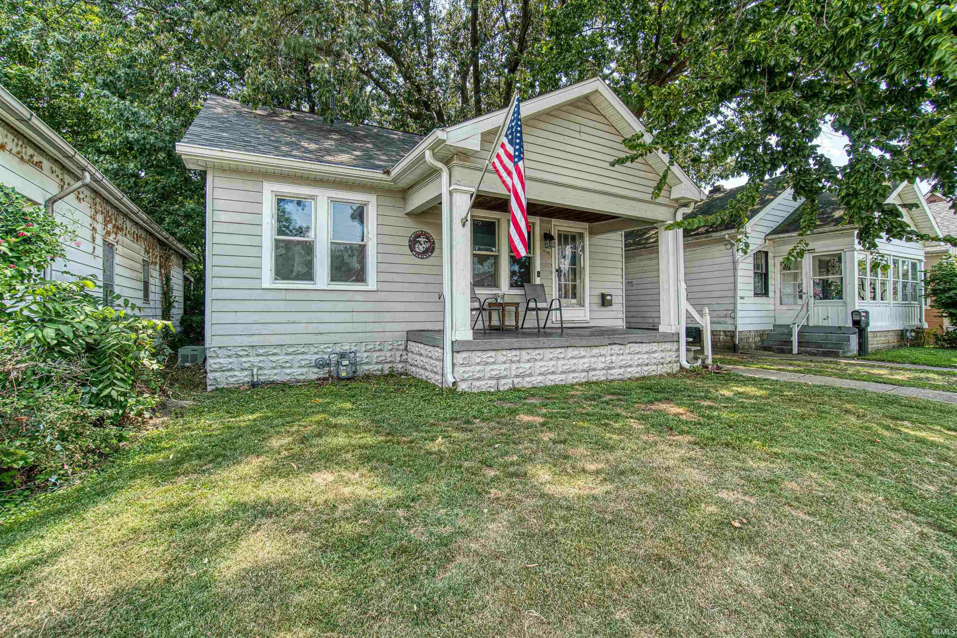 Property Photo:  1619 E Indiana Street  IN 47711 