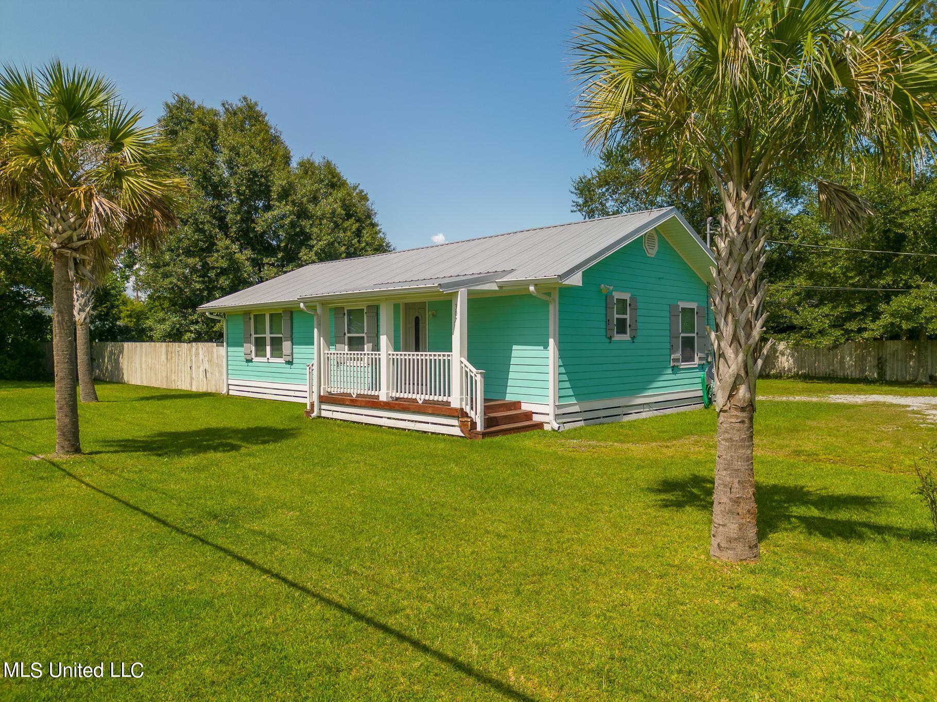 Property Photo:  307 Turner Street  MS 39520 