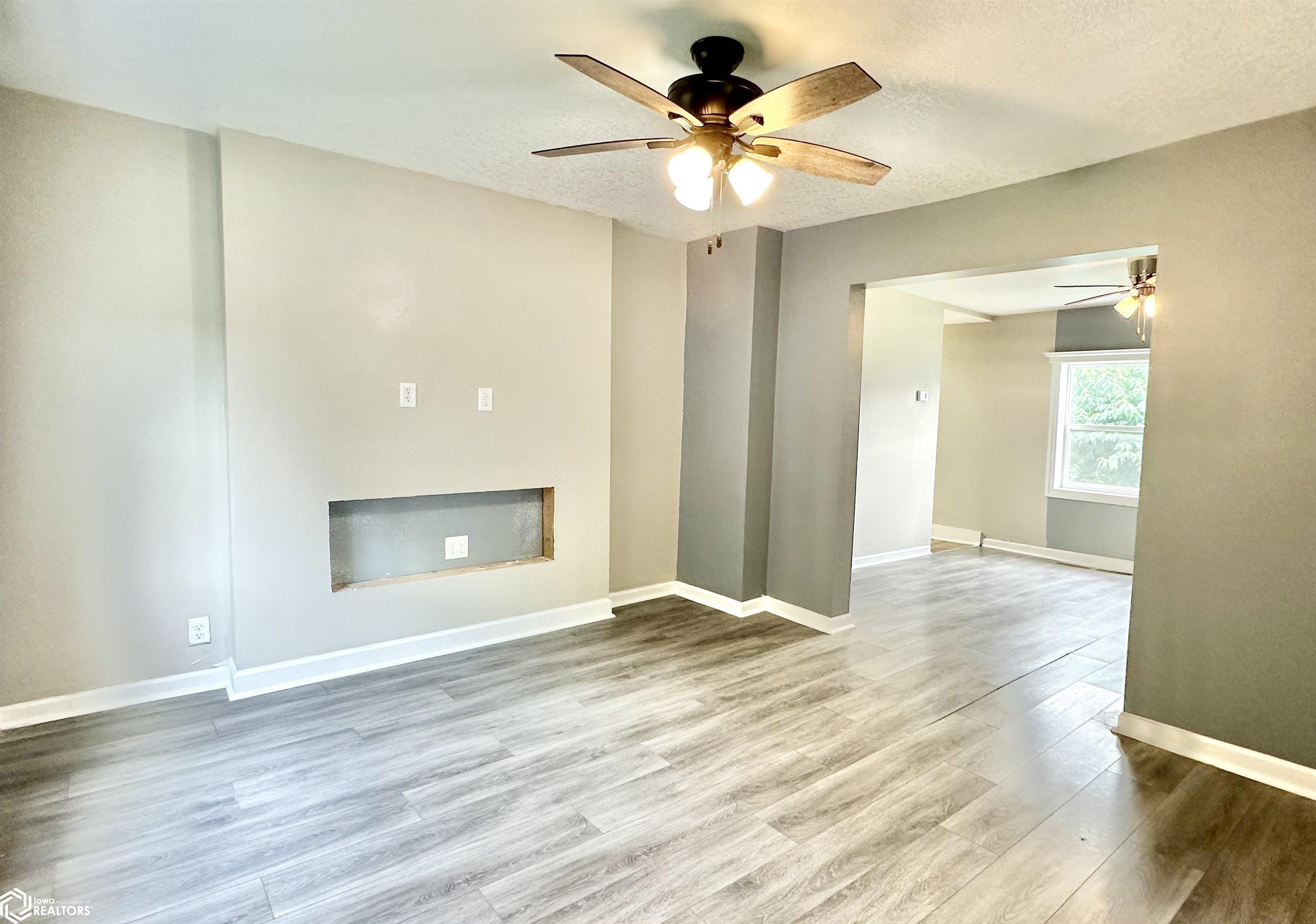 Property Photo: 506 Woodbury Street IA 50158