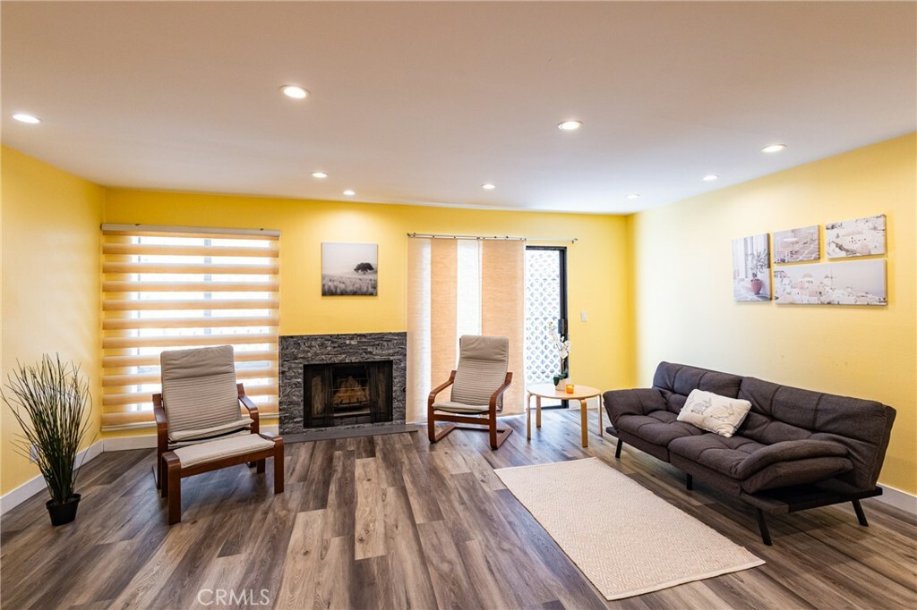 Property Photo:  557 E Verdugo Avenue L  CA 91501 