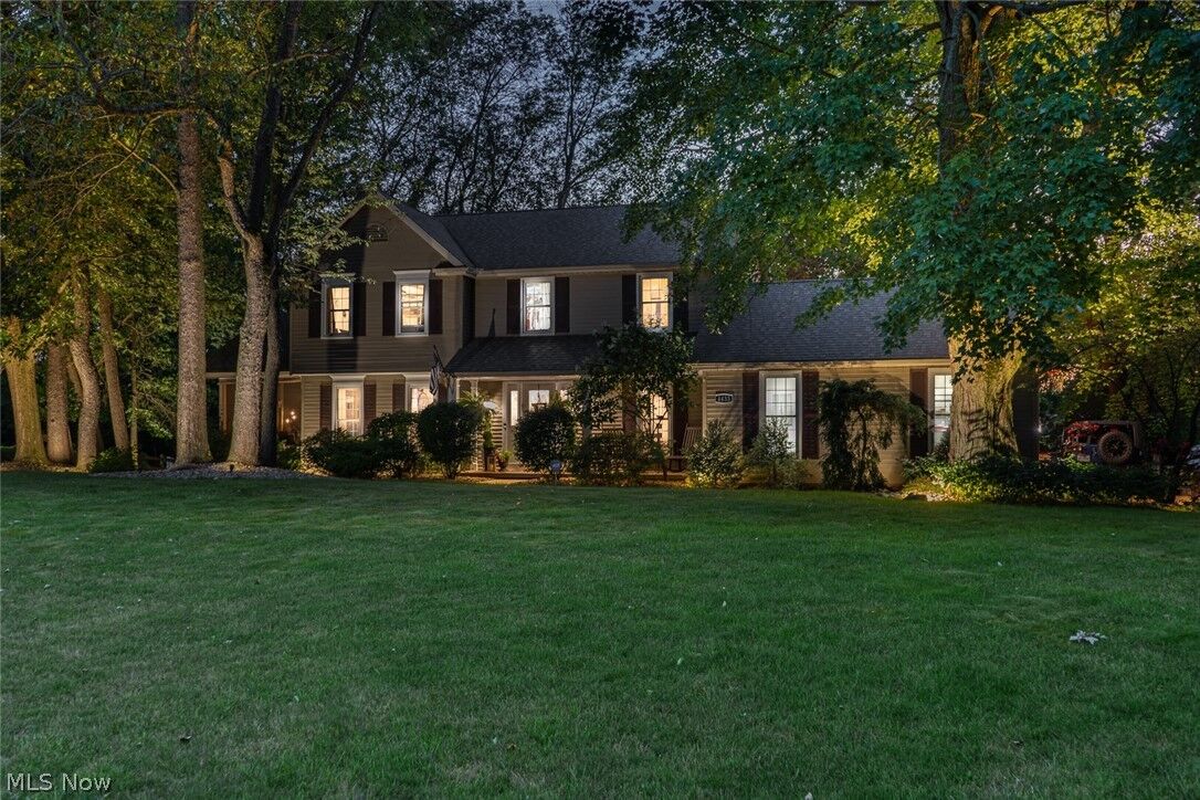 Photo de la propriété:  4433 Larchwood Circle NW  OH 44718 