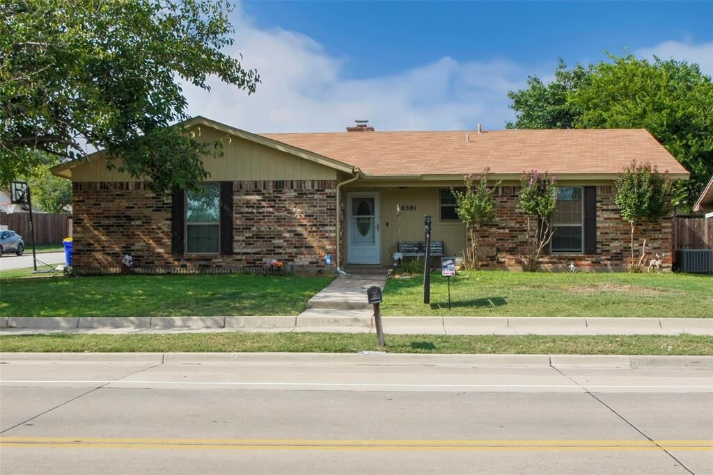 Property Photo: 6501 Starnes Road TX 76148