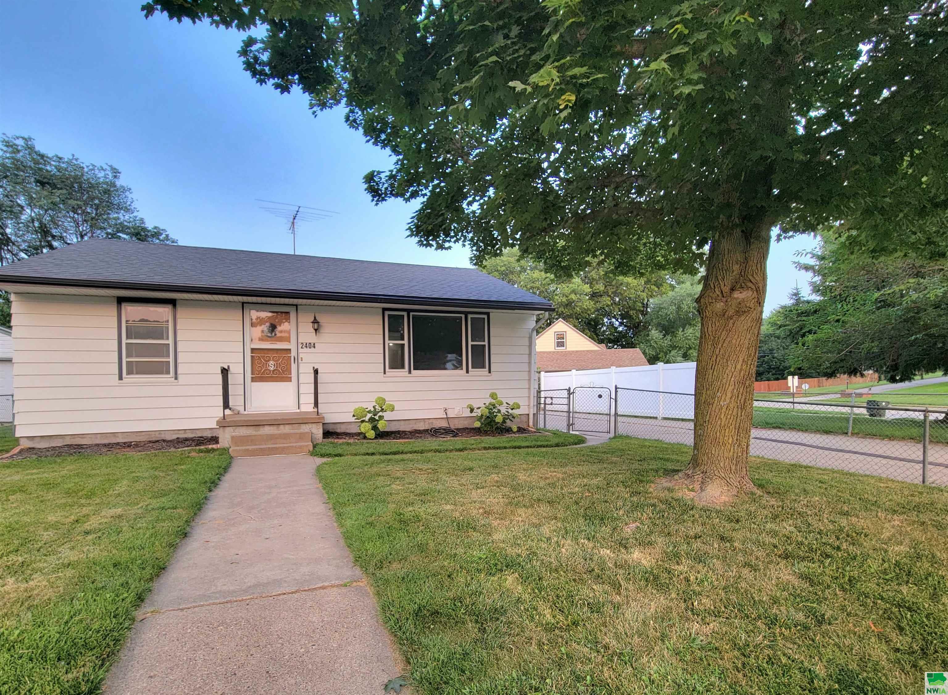 2404 Talbot Rd  Sioux City IA 51103 photo