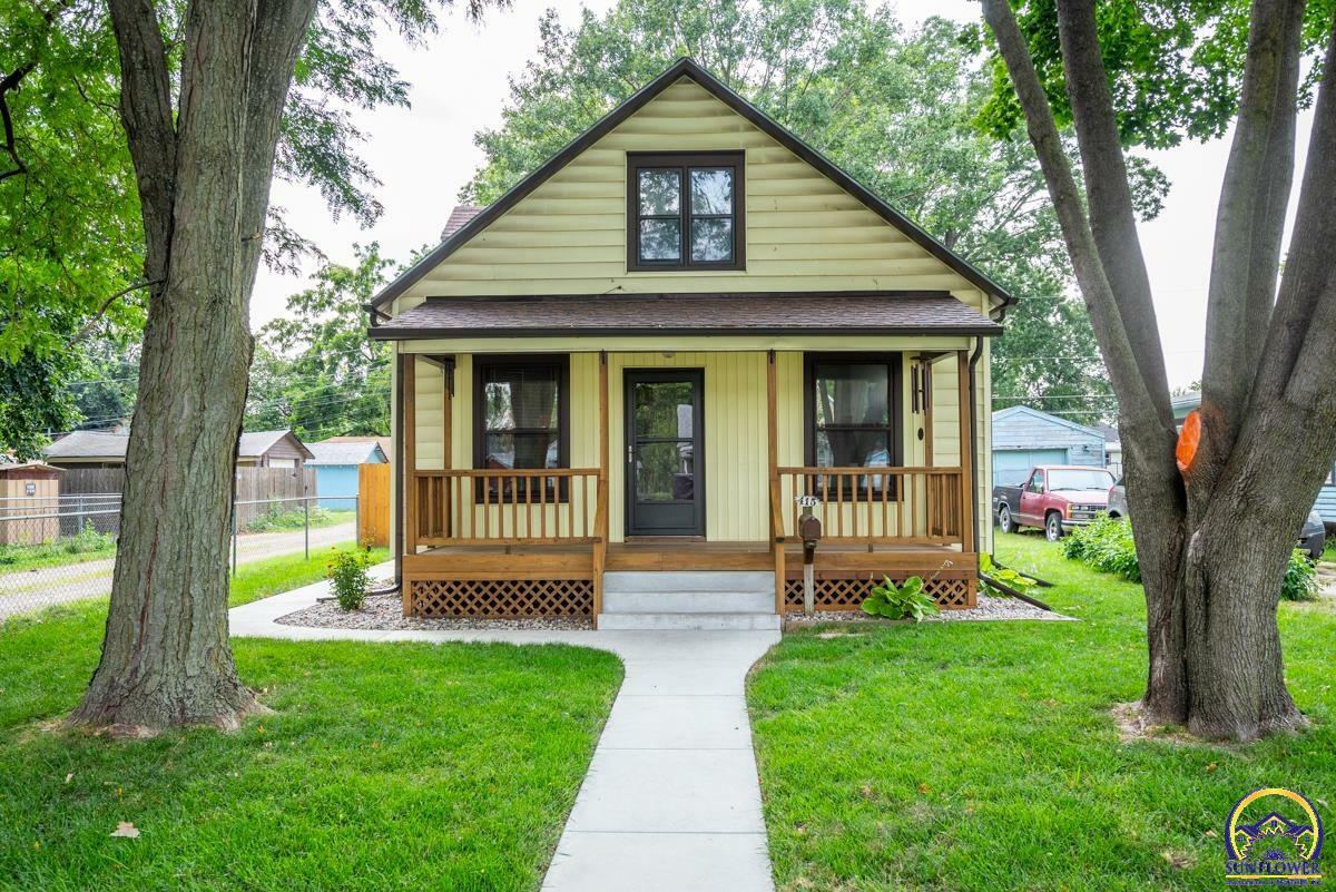 Property Photo:  415 NE Lime St  KS 66616 