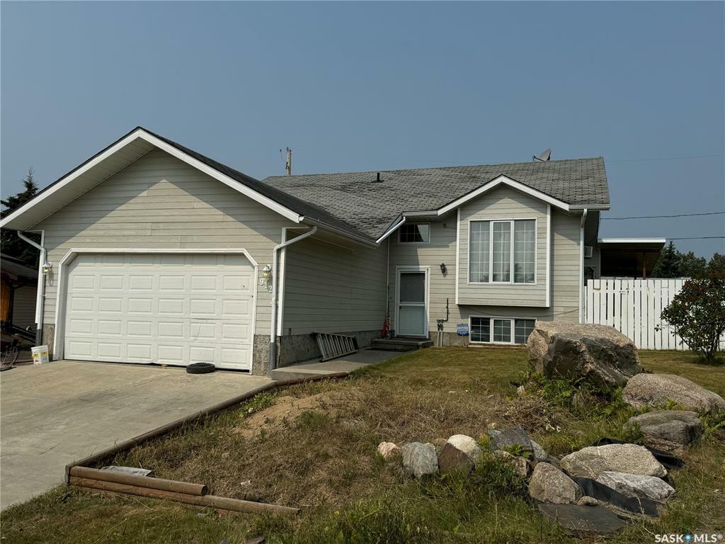 Property Photo:  912 Aronec Place  SK S0J 1L0 