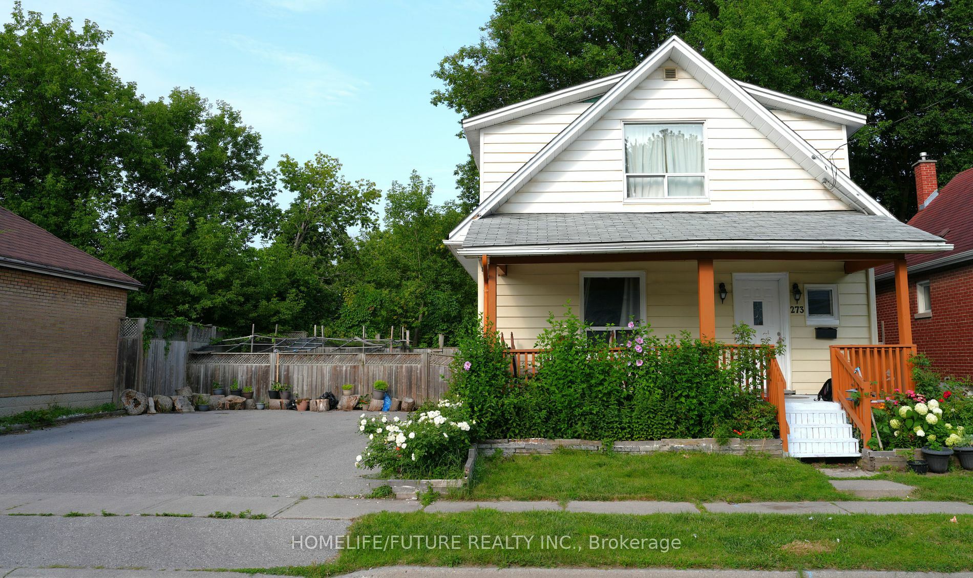 Property Photo:  273 Haig St  ON L1G 5N9 