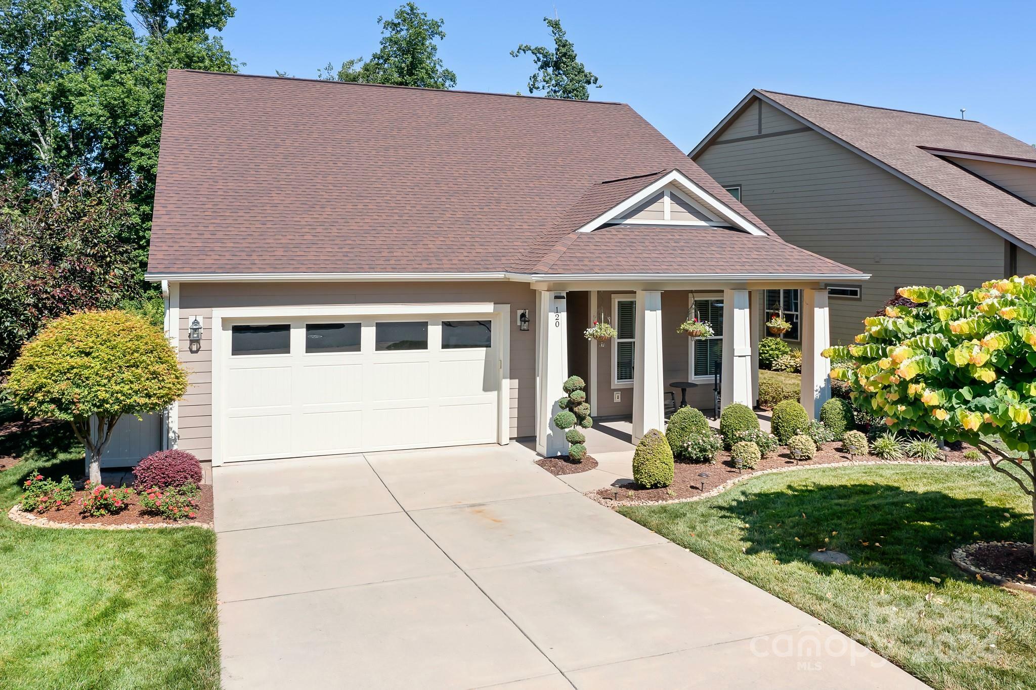 Property Photo:  120 Chimney Rock Court  NC 28037 