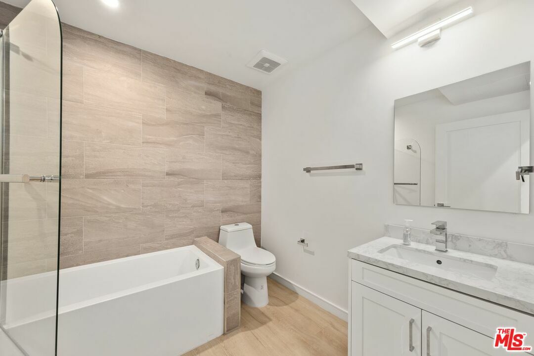 Property Photo:  1187   Crenshaw Blvd 101  CA 90019 