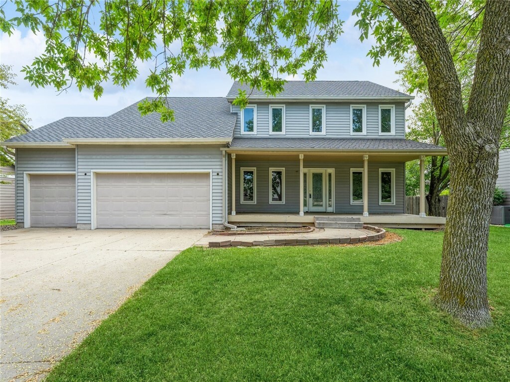 Property Photo:  2085 Country Club Boulevard  IA 50325 