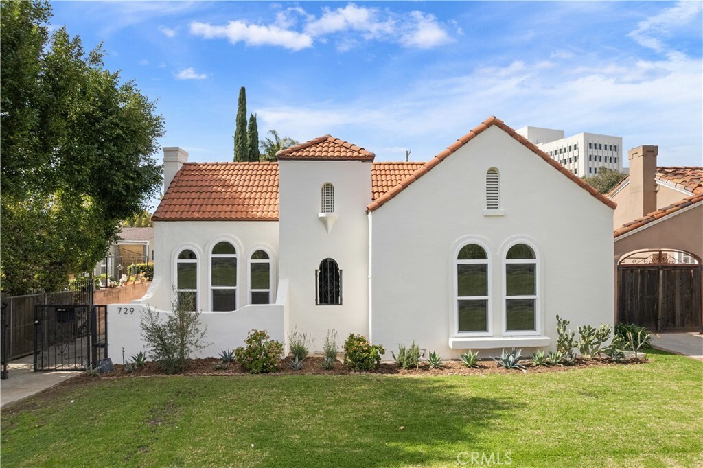 Property Photo:  729 S Highland Avenue  CA 90036 