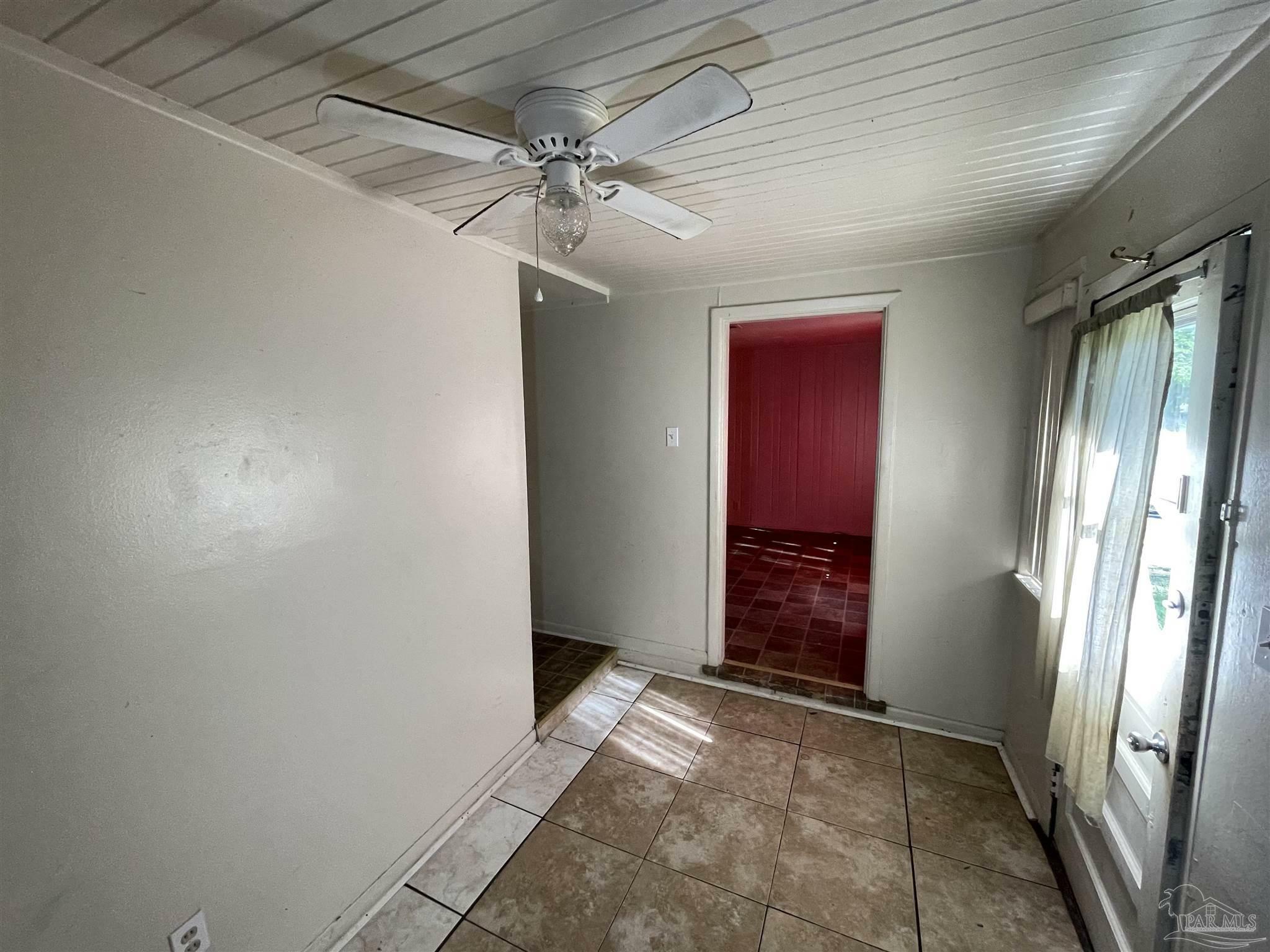 Property Photo:  2514 N Guillemard St  FL 32503 