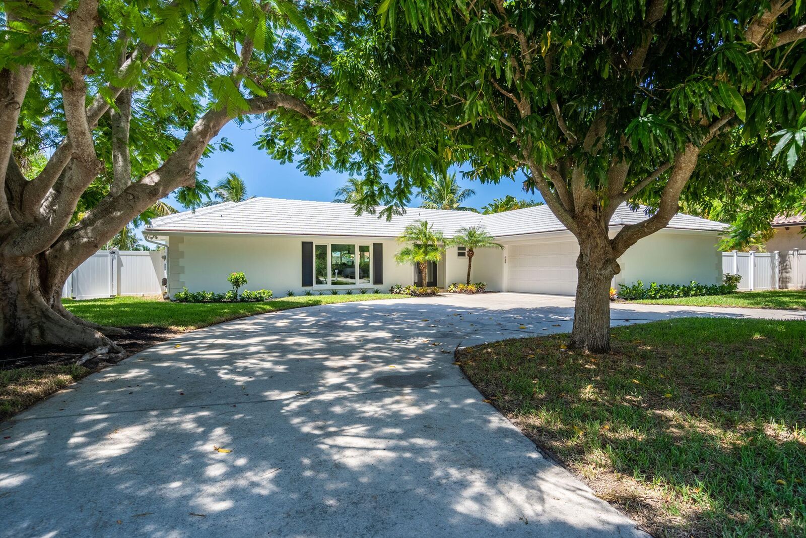 Property Photo: 22 Park Avenue FL 32960