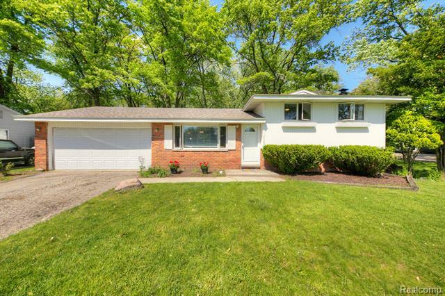 Property Photo:  7560 Glascott Avenue  MI 48323 