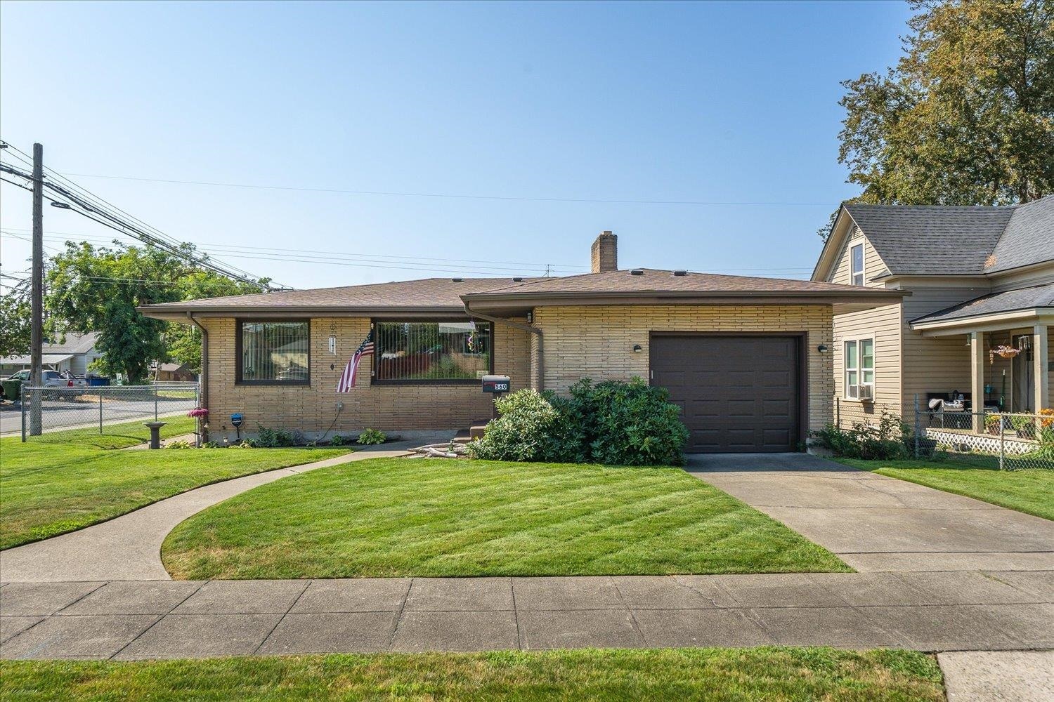 Property Photo:  560 E Lacrosse Ave  WA 99207-1757 