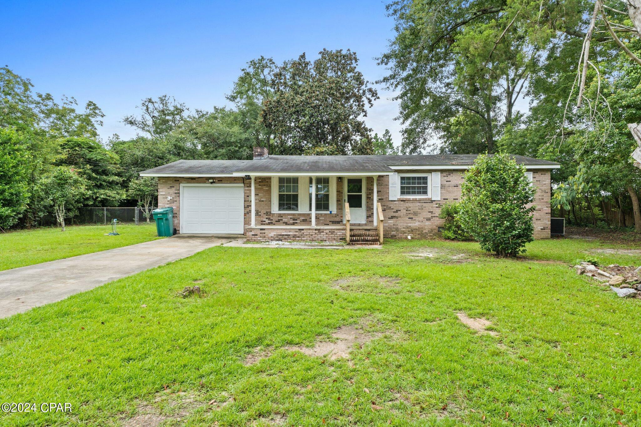 Property Photo: 1233 Harrison Avenue FL 32428